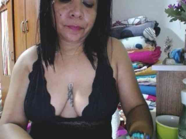 pregnantsaraxxx webcam