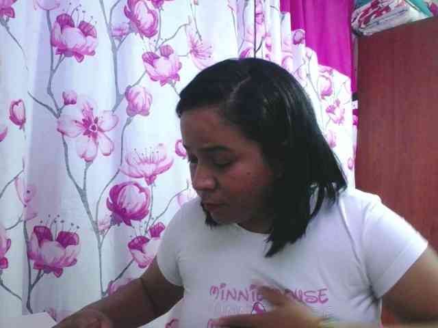 pregnantsaraxxx webcam