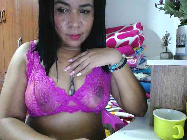 pregnantsaraxxx webcam