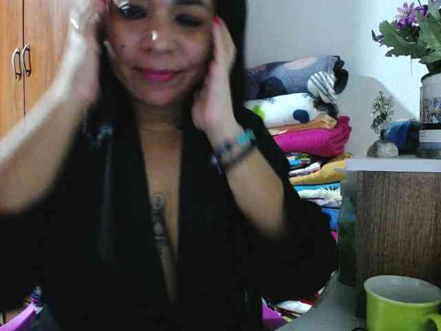 pregnantsaraxxx webcam