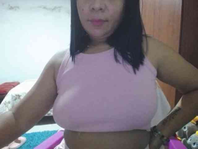 pregnantsaraxxx webcam