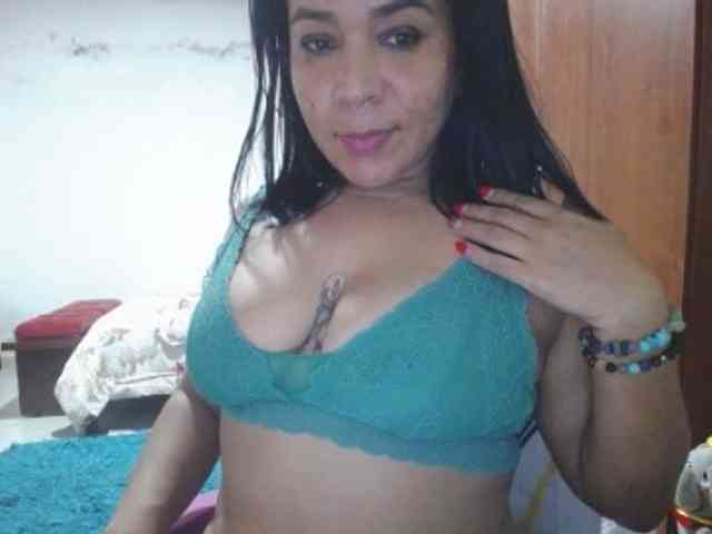 pregnantsaraxxx webcam