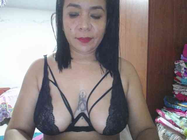 pregnantsaraxxx webcam