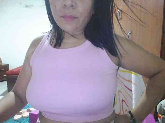 pregnantsaraxxx webcam