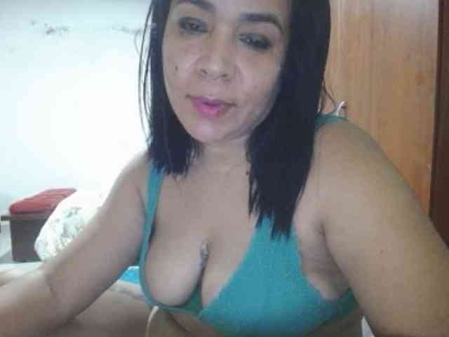 pregnantsaraxxx webcam