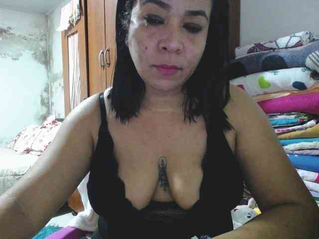 pregnantsaraxxx webcam