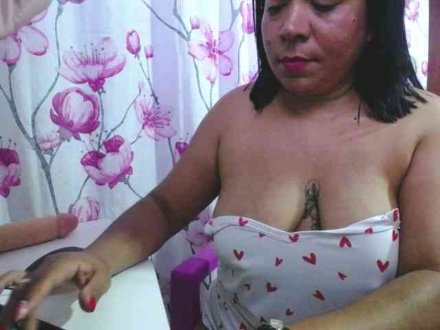 pregnantsaraxxx webcam