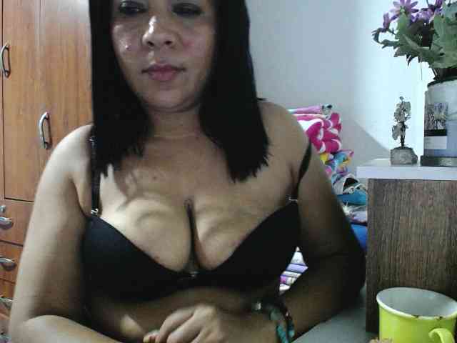 pregnantsaraxxx webcam