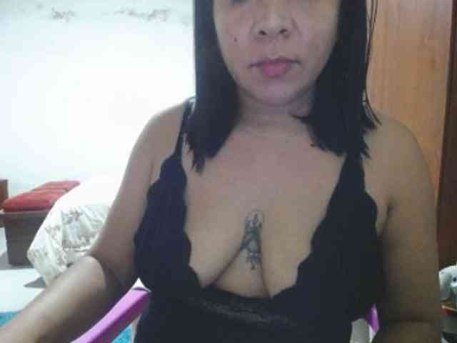 pregnantsaraxxx webcam