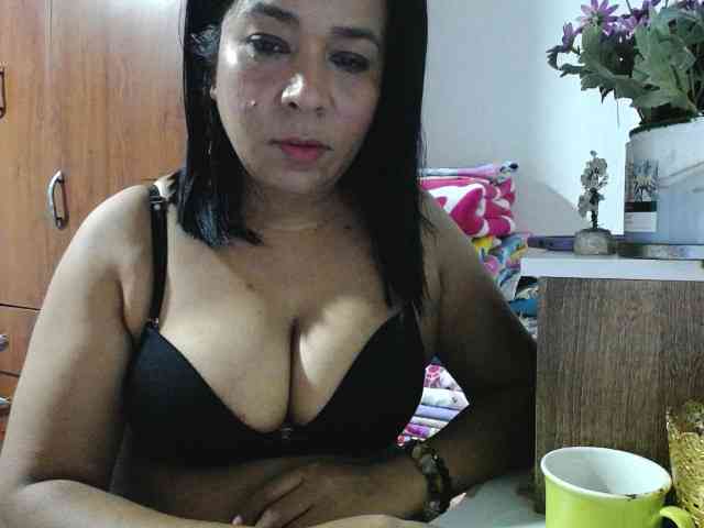 pregnantsaraxxx webcam