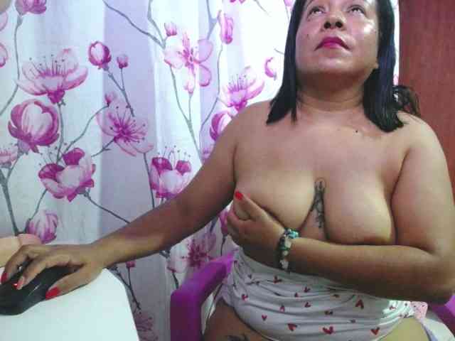 pregnantsaraxxx webcam