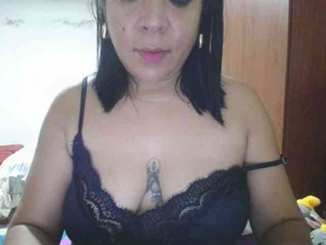 pregnantsaraxxx webcam