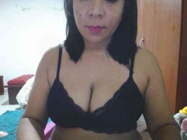 pregnantsaraxxx webcam