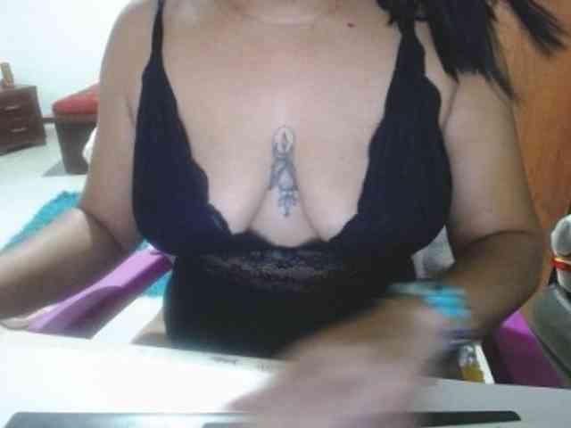 pregnantsaraxxx webcam
