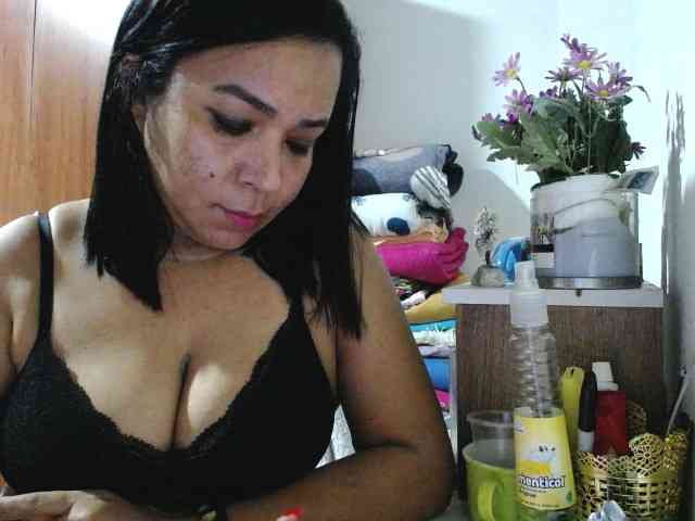 pregnantsaraxxx webcam