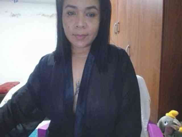 pregnantsaraxxx webcam