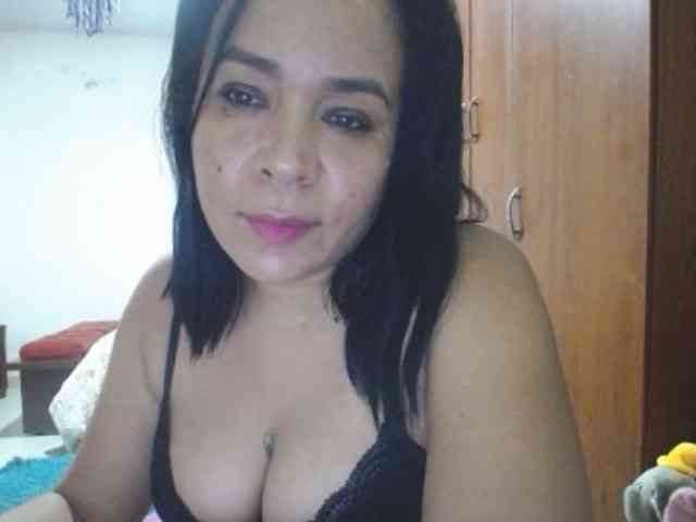 pregnantsaraxxx webcam