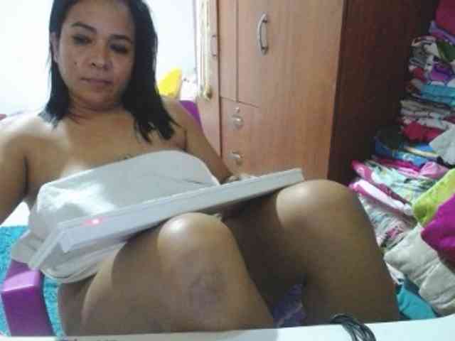 pregnantsaraxxx webcam