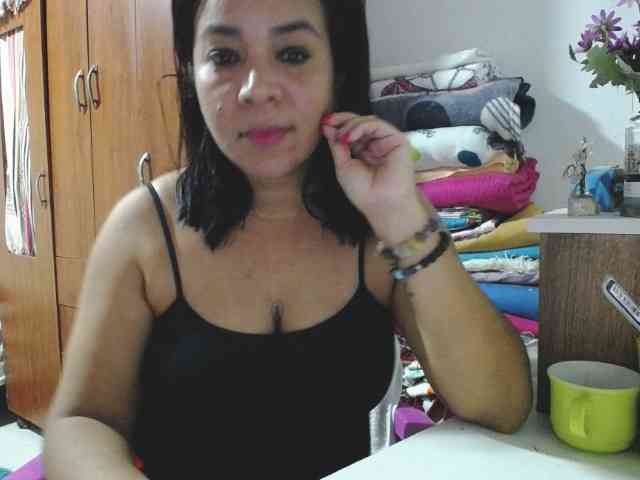 pregnantsaraxxx webcam