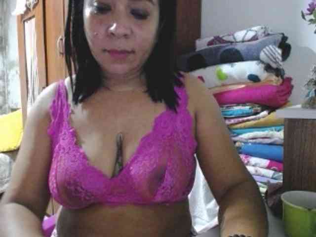 pregnantsaraxxx webcam