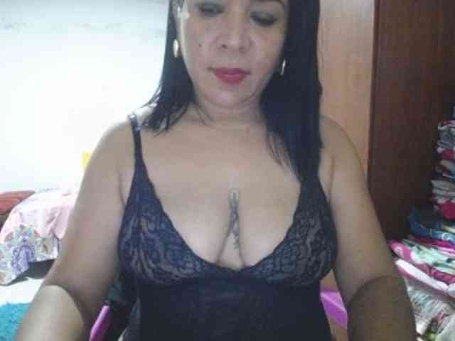 pregnantsaraxxx webcam