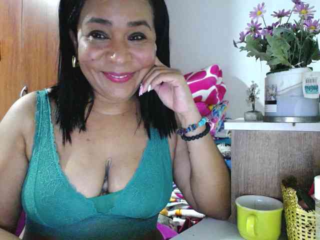 pregnantsaraxxx webcam