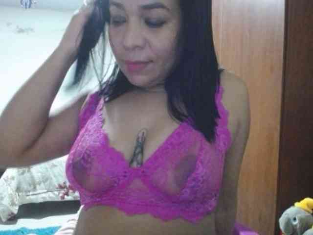 pregnantsaraxxx webcam