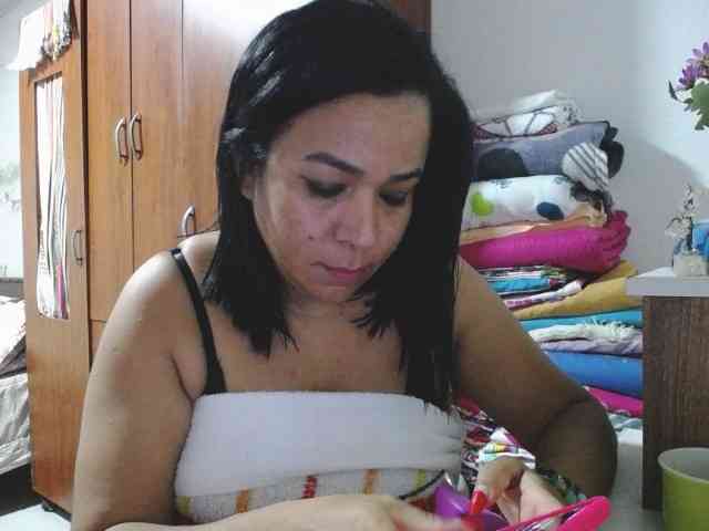 pregnantsaraxxx webcam