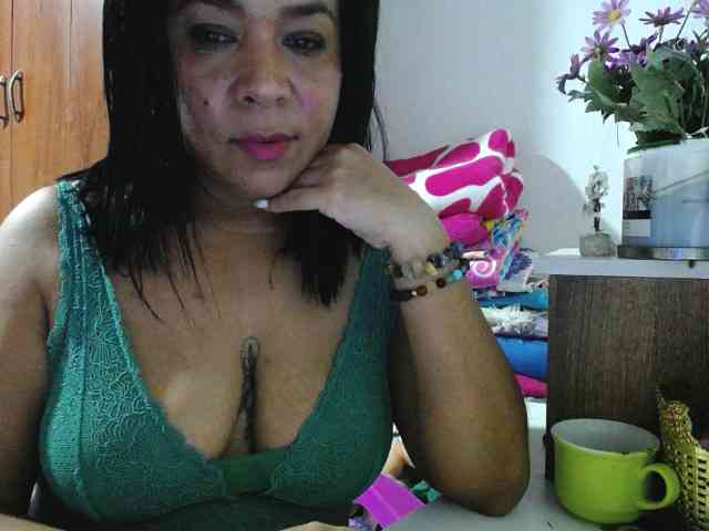 pregnantsaraxxx webcam