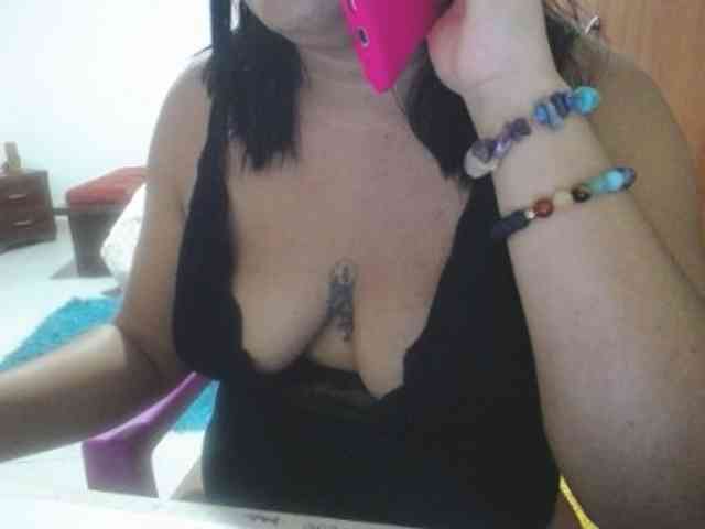 pregnantsaraxxx webcam