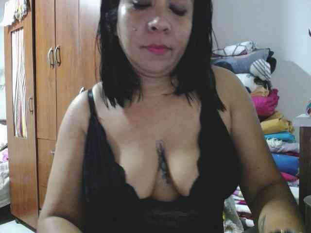 pregnantsaraxxx webcam