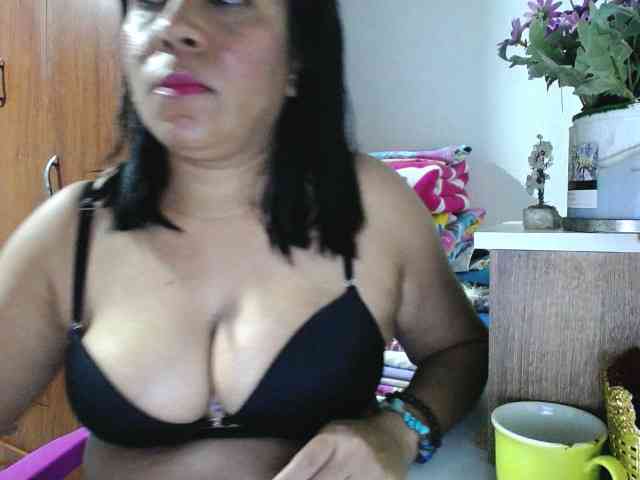 pregnantsaraxxx webcam