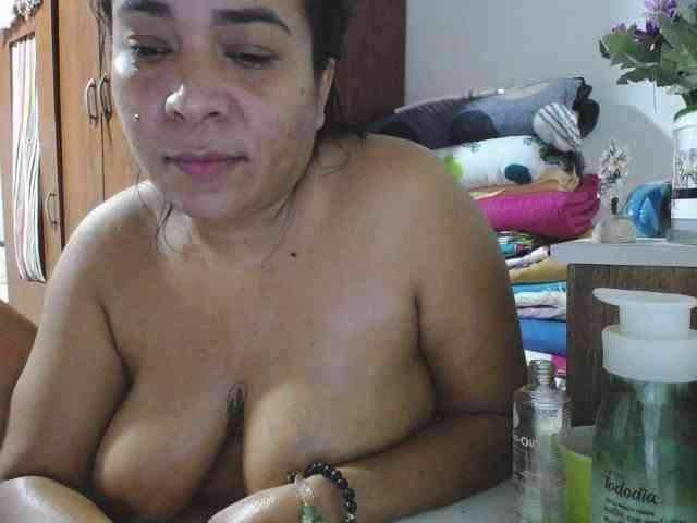 pregnantsaraxxx webcam
