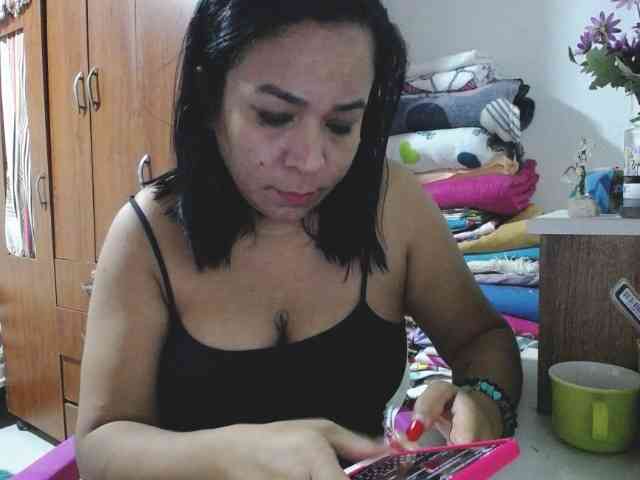 pregnantsaraxxx webcam