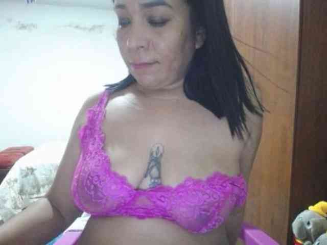 pregnantsaraxxx webcam
