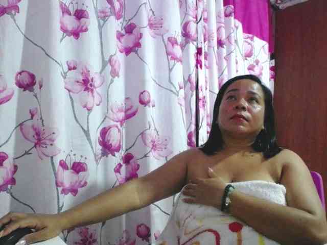 pregnantsaraxxx webcam