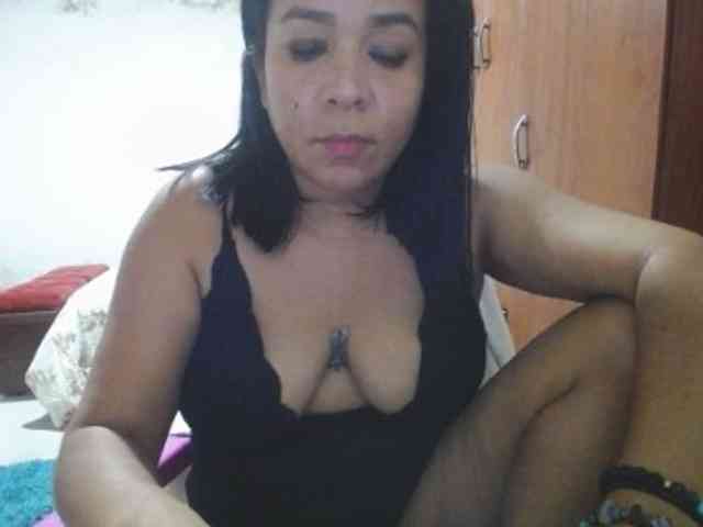 pregnantsaraxxx webcam