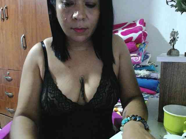pregnantsaraxxx webcam