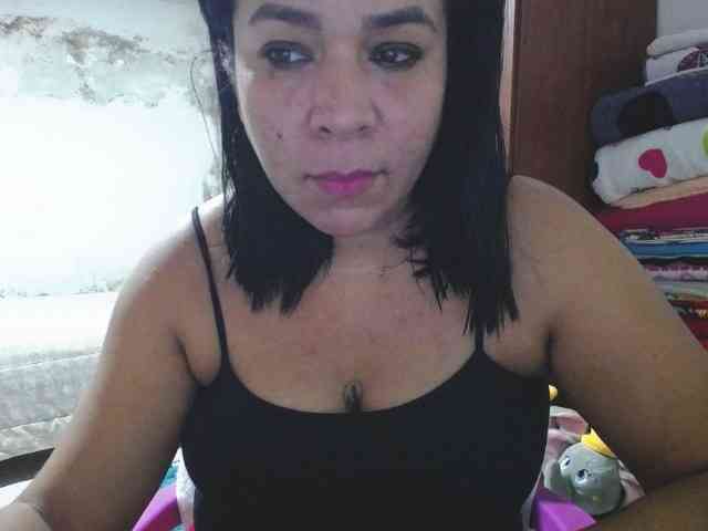 pregnantsaraxxx webcam