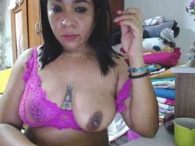pregnantsaraxxx webcam