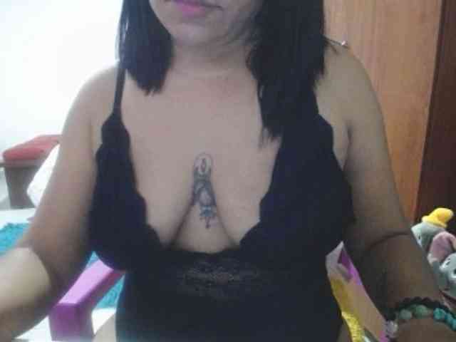 pregnantsaraxxx webcam