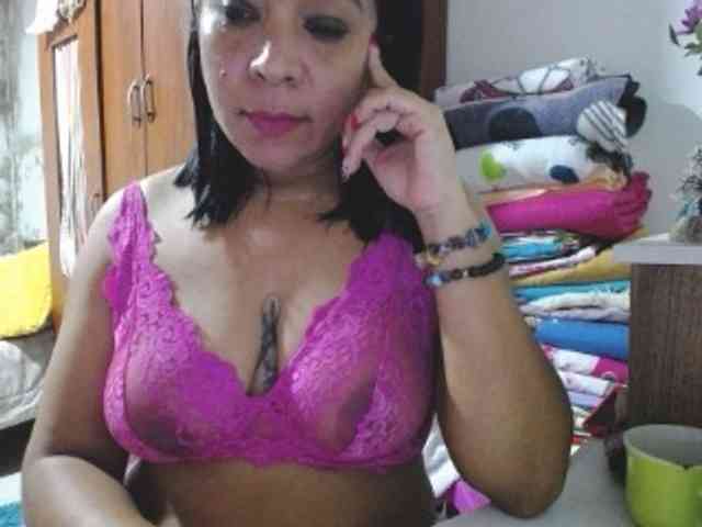 pregnantsaraxxx webcam