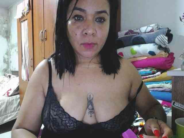 pregnantsaraxxx webcam
