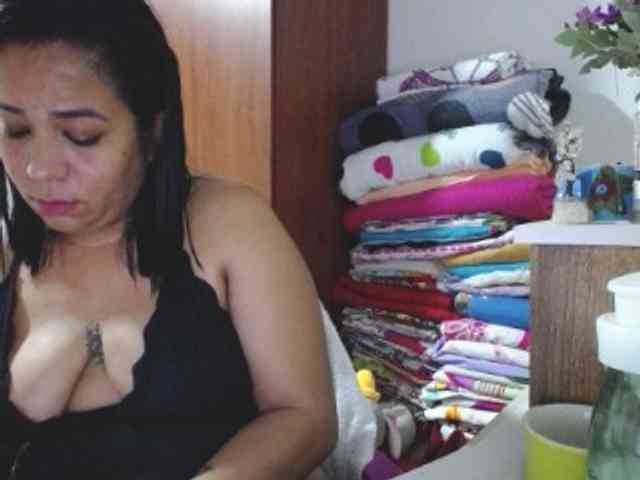 pregnantsaraxxx webcam