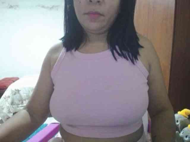 pregnantsaraxxx webcam