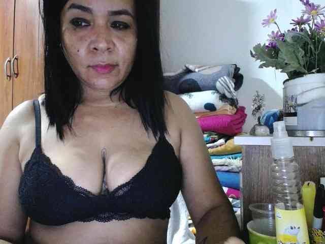 pregnantsaraxxx webcam