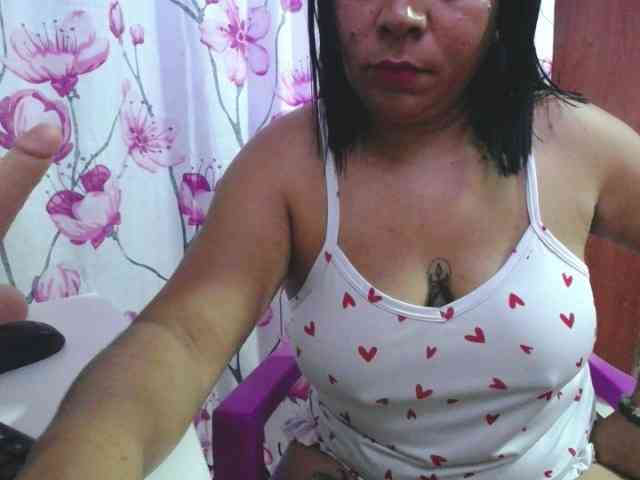 pregnantsaraxxx webcam