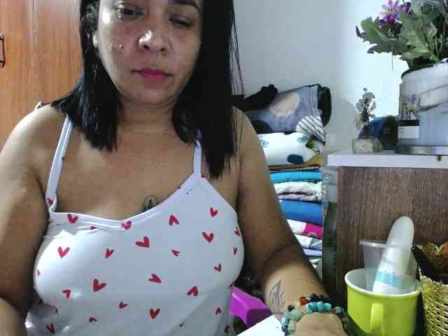 pregnantsaraxxx webcam