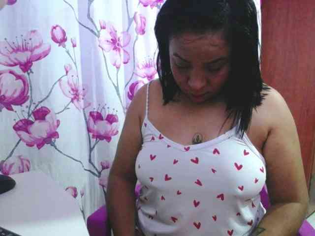 pregnantsaraxxx webcam