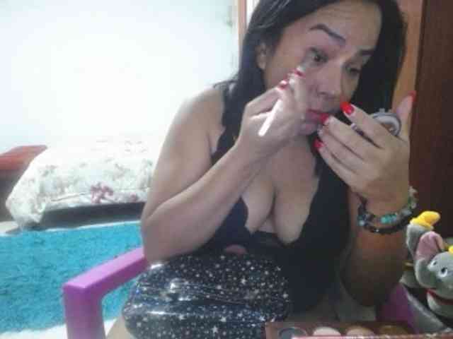 pregnantsaraxxx webcam